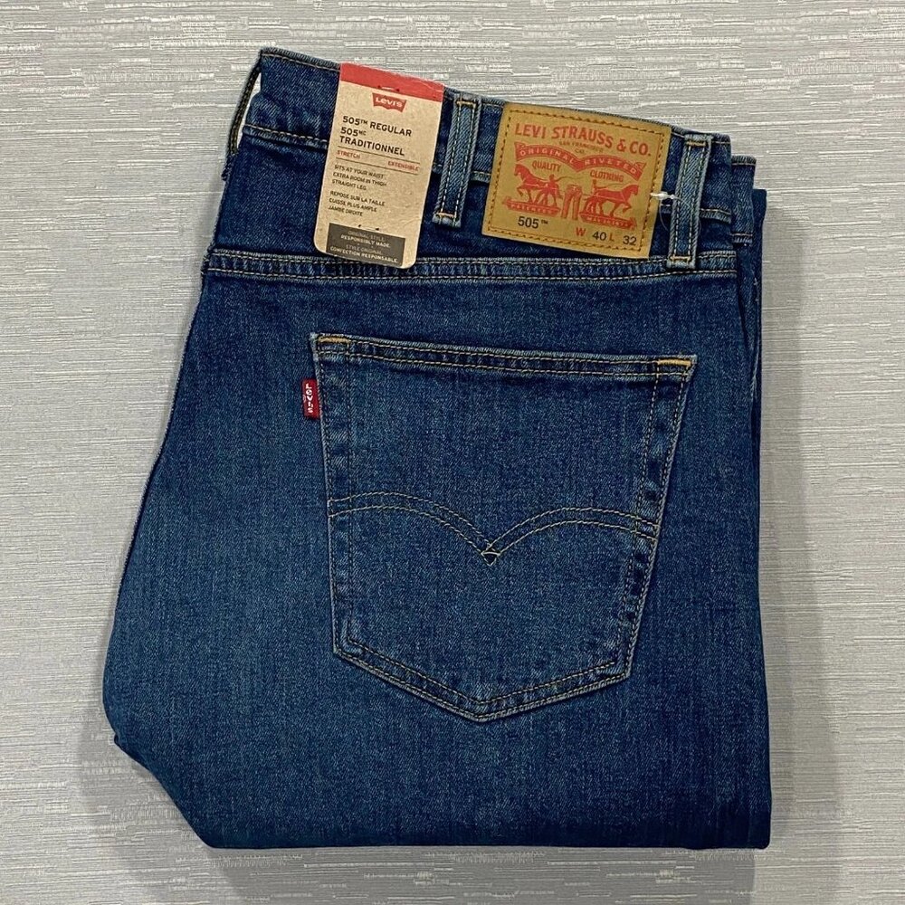 Levi's 505 Jeans Mens 40 x 32 Straight Leg Regular Fit Medium Wash Denim Pants